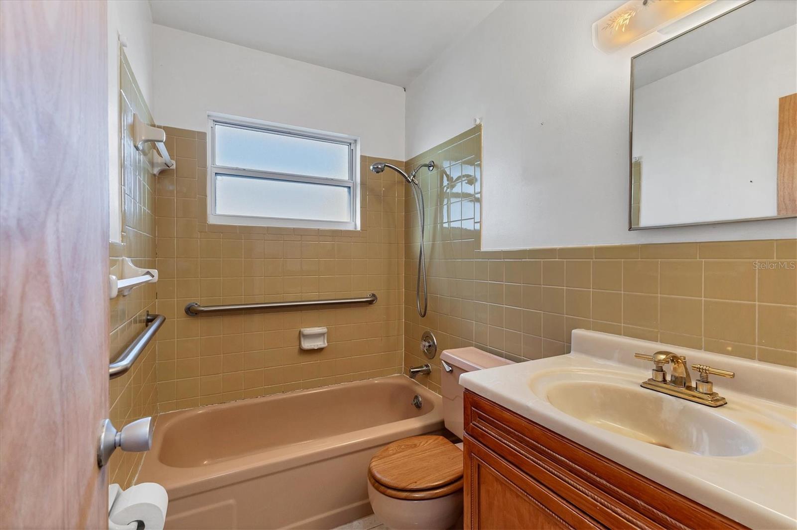 CEDAR MANOR - Residential