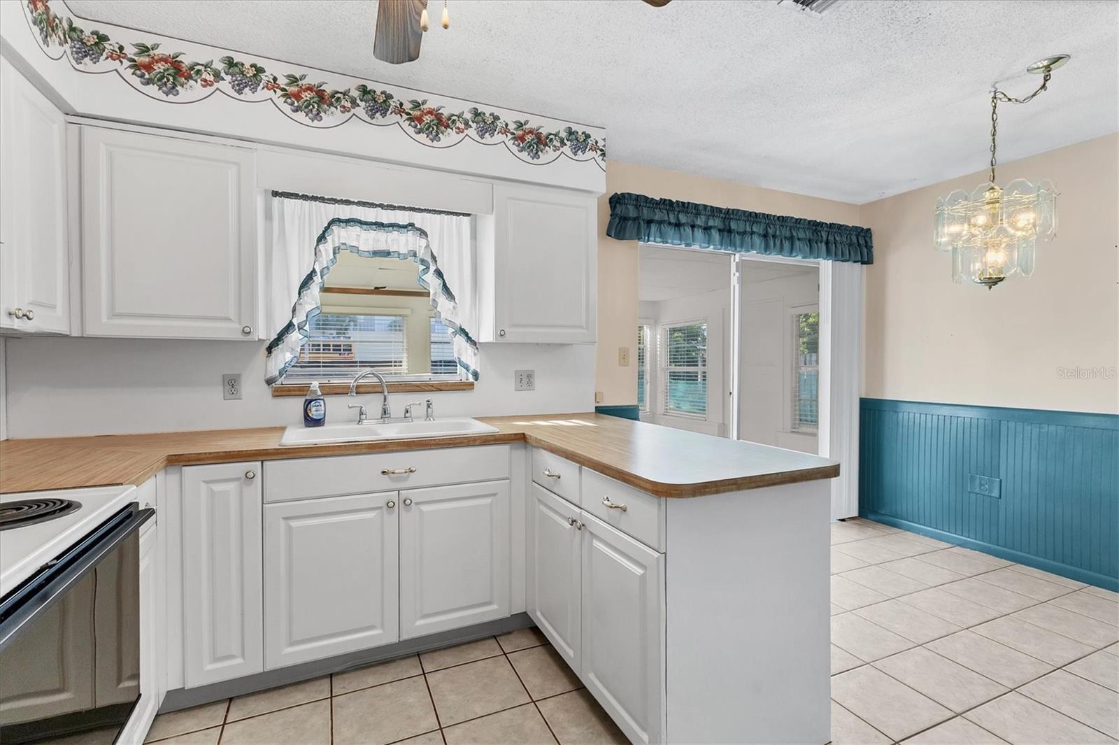 CEDAR MANOR - Residential