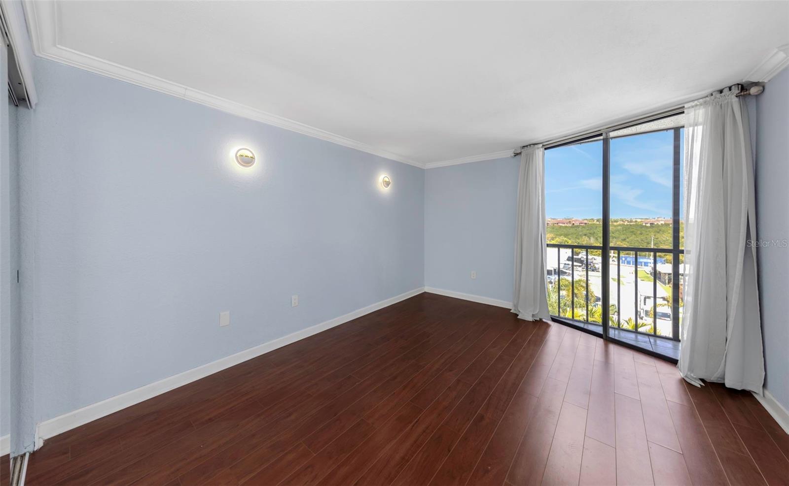 COVE CAY VILLAGE III - Residential