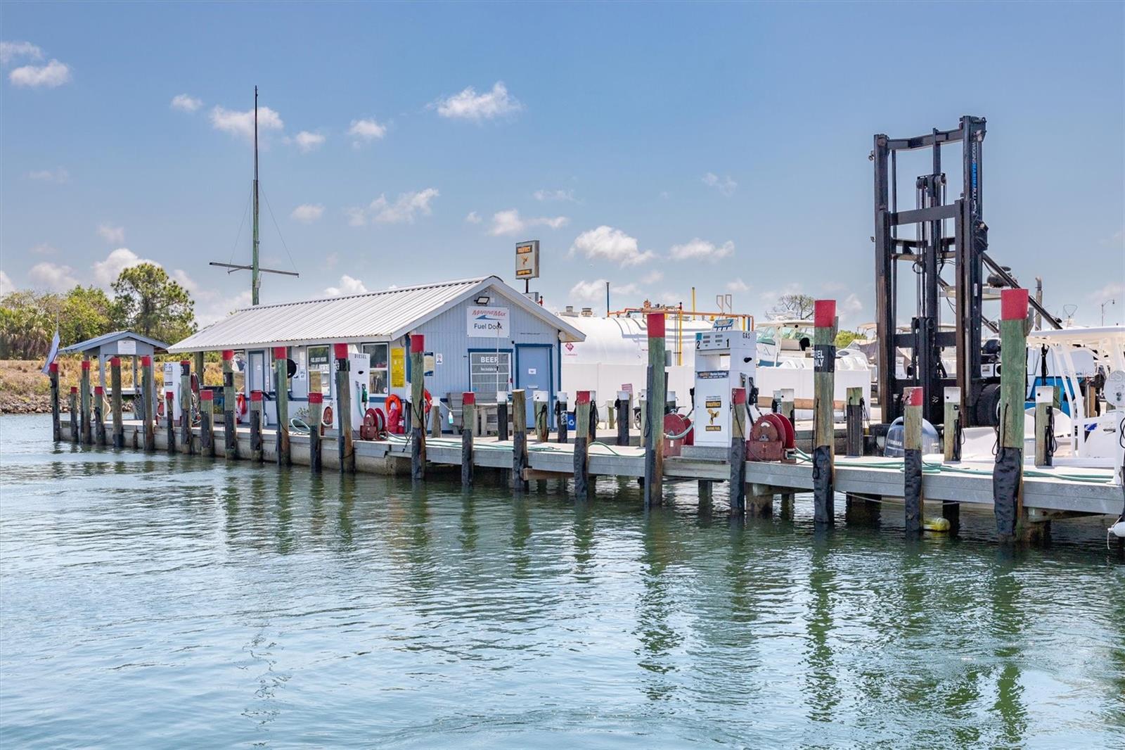 COUNTRY CLUB APTS - Residential