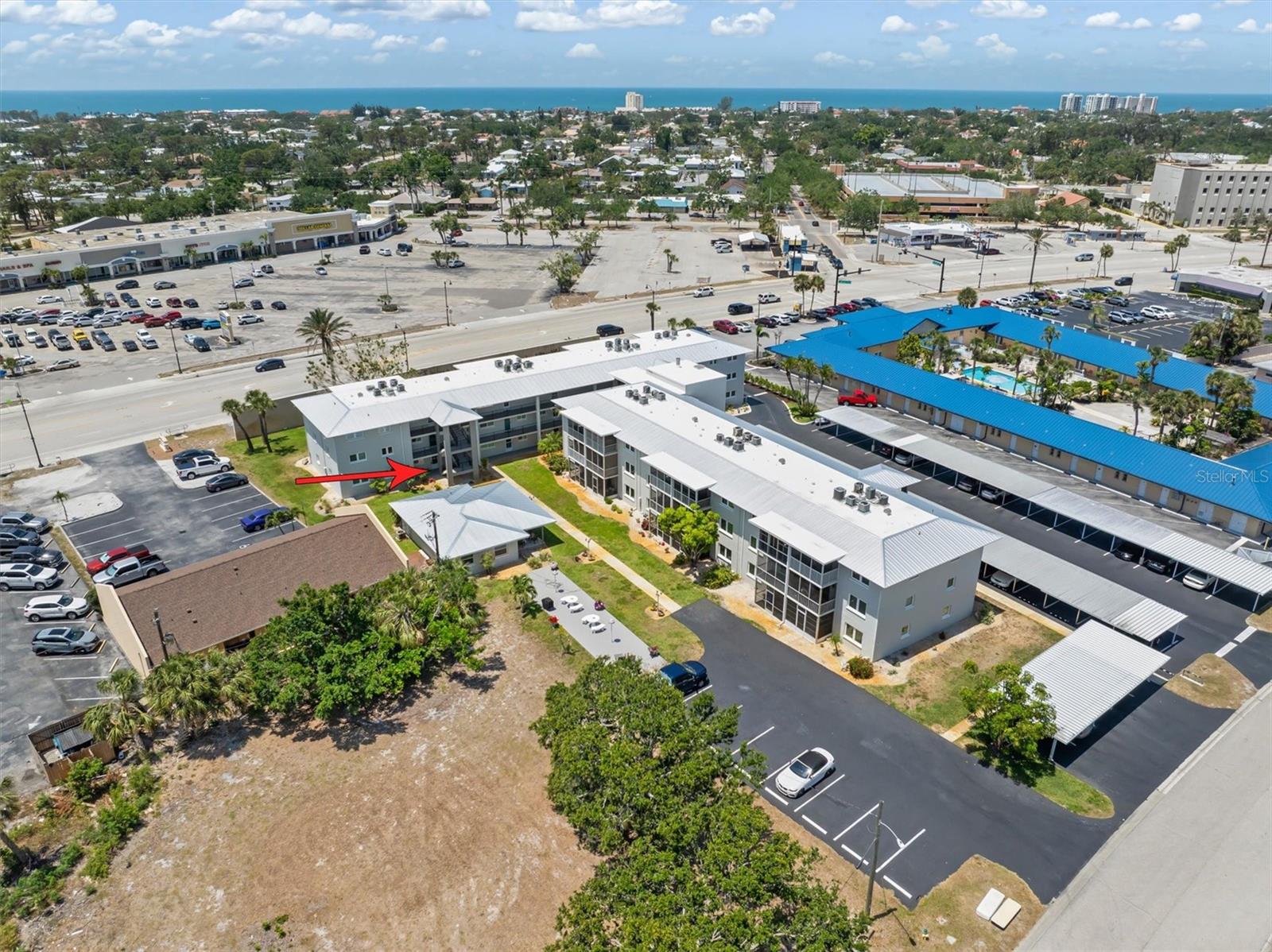 COUNTRY CLUB APTS - Residential