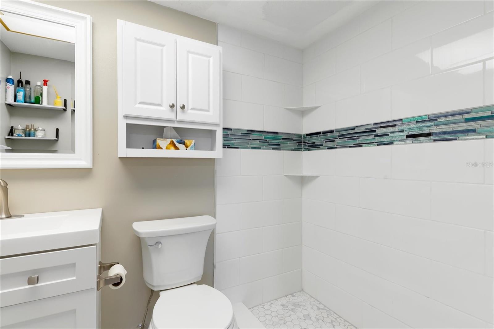 COUNTRY CLUB APTS - Residential