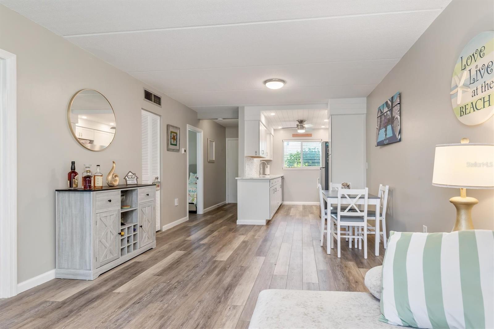 COUNTRY CLUB APTS - Residential