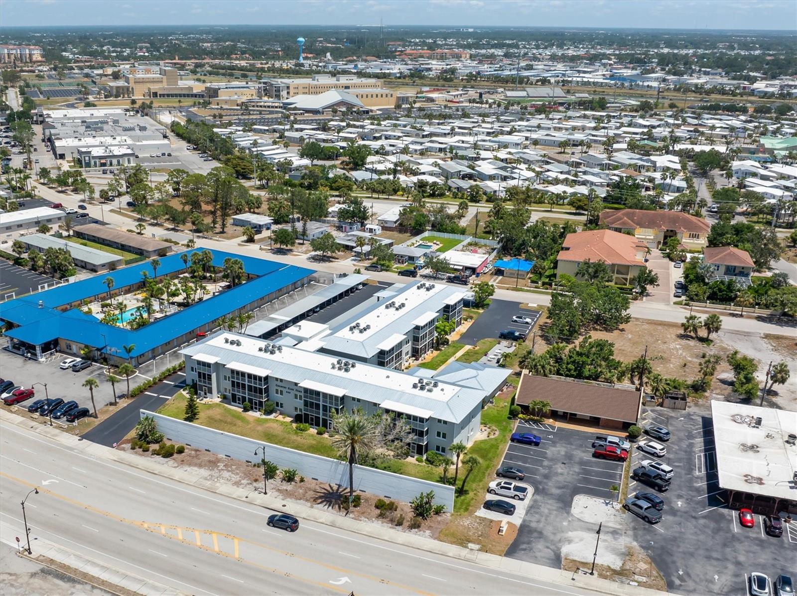 COUNTRY CLUB APTS - Residential