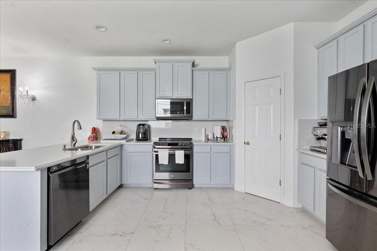 AMBERLY OAKS TWNHMS - Residential