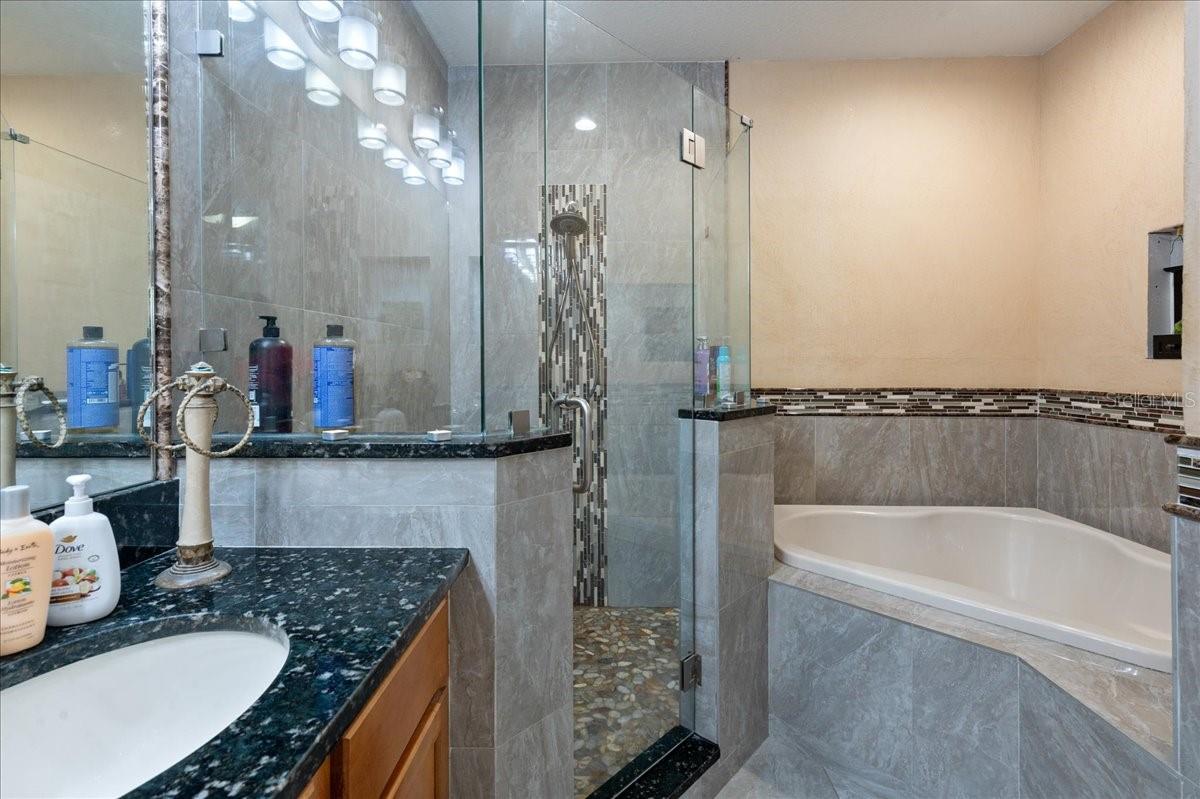 AMBERLY OAKS TWNHMS - Residential