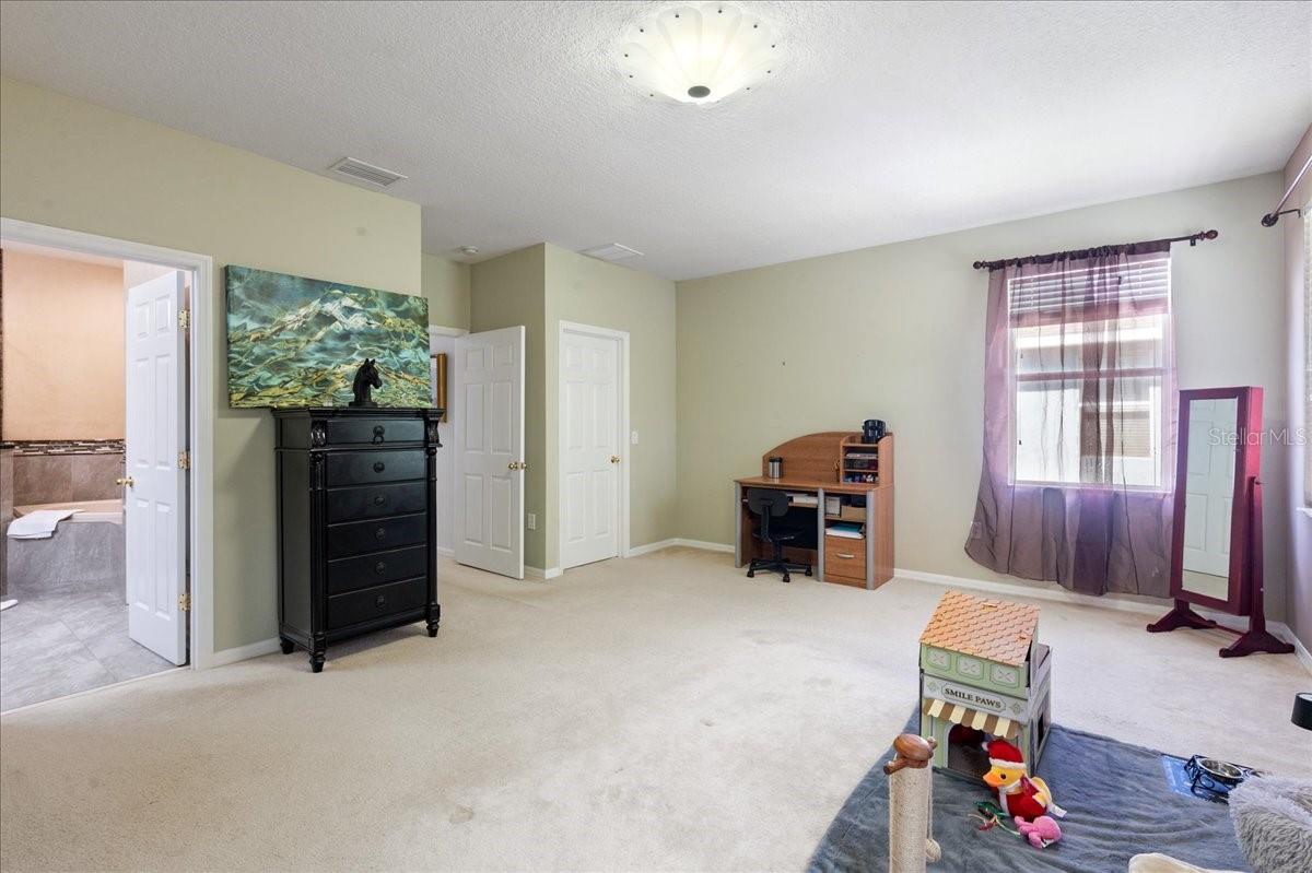 AMBERLY OAKS TWNHMS - Residential