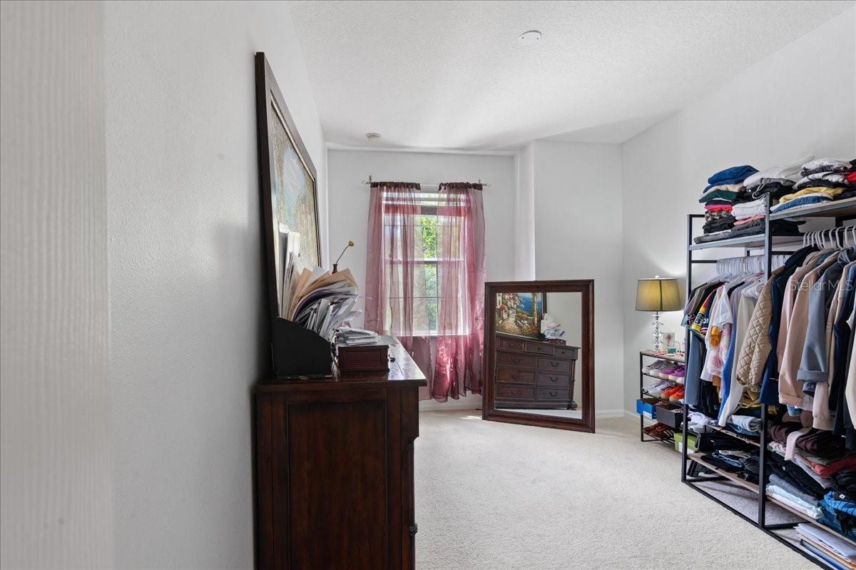 AMBERLY OAKS TWNHMS - Residential