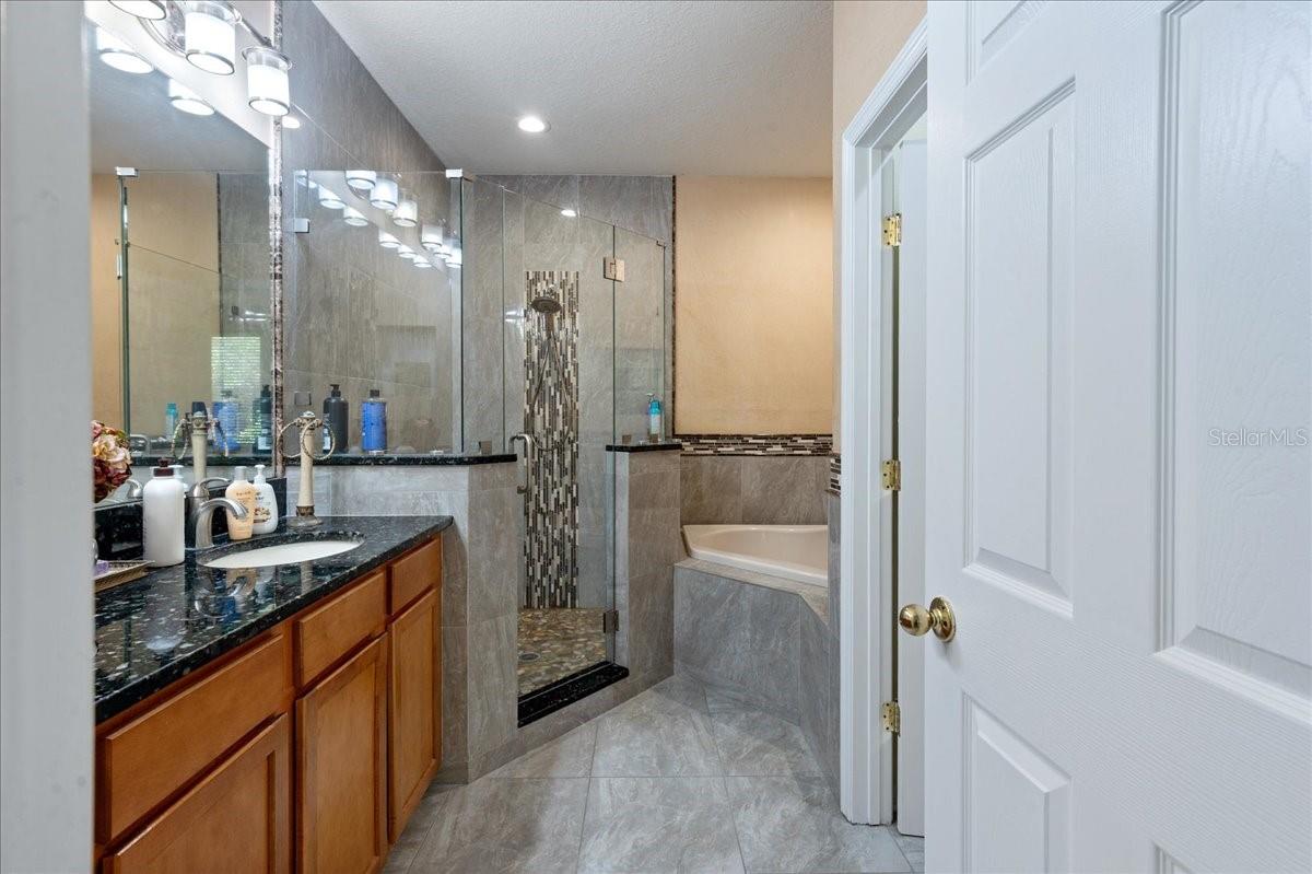 AMBERLY OAKS TWNHMS - Residential