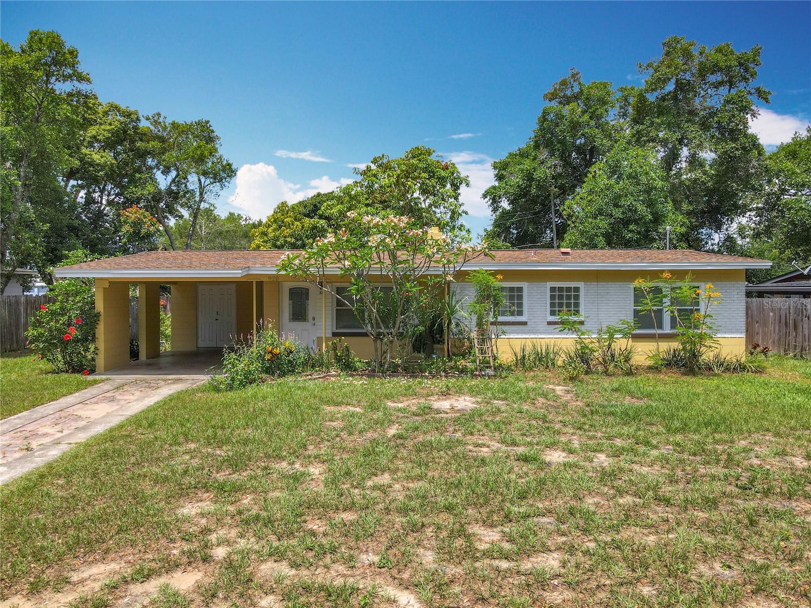 920 GLORIOSA AVENUE