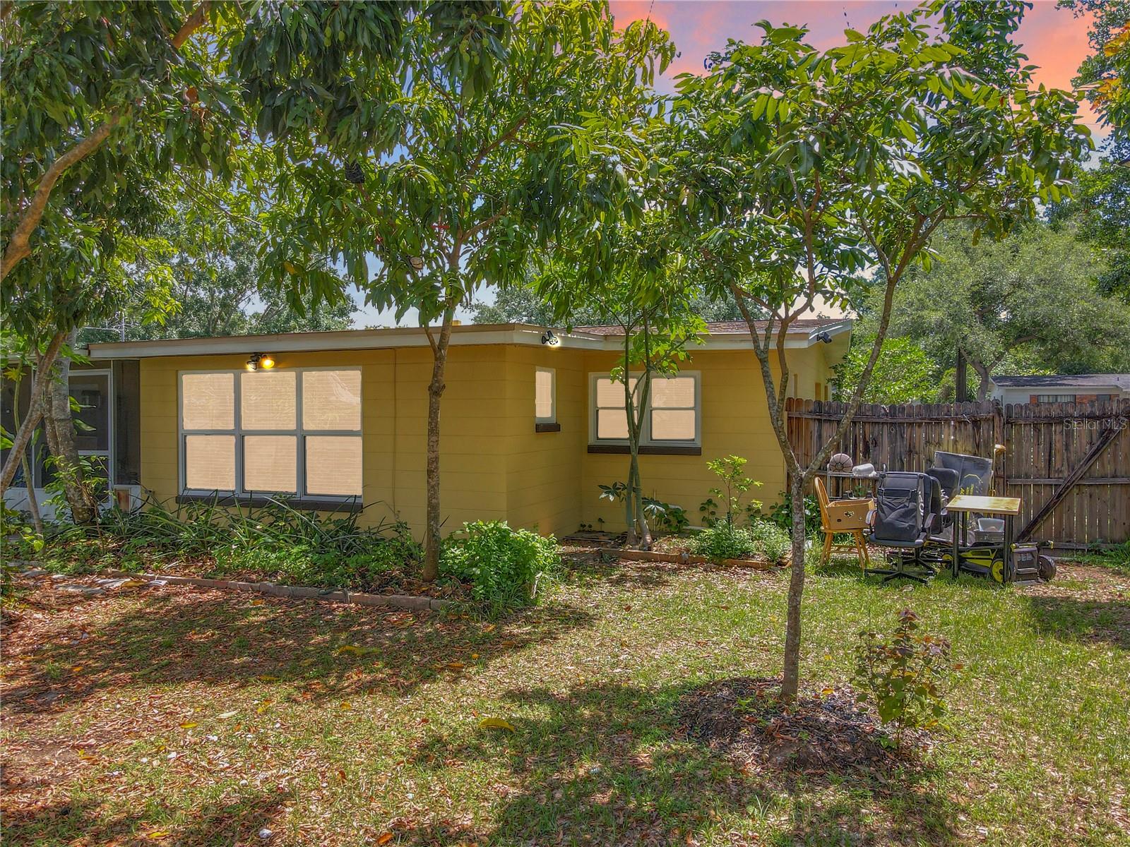 920 GLORIOSA AVENUE