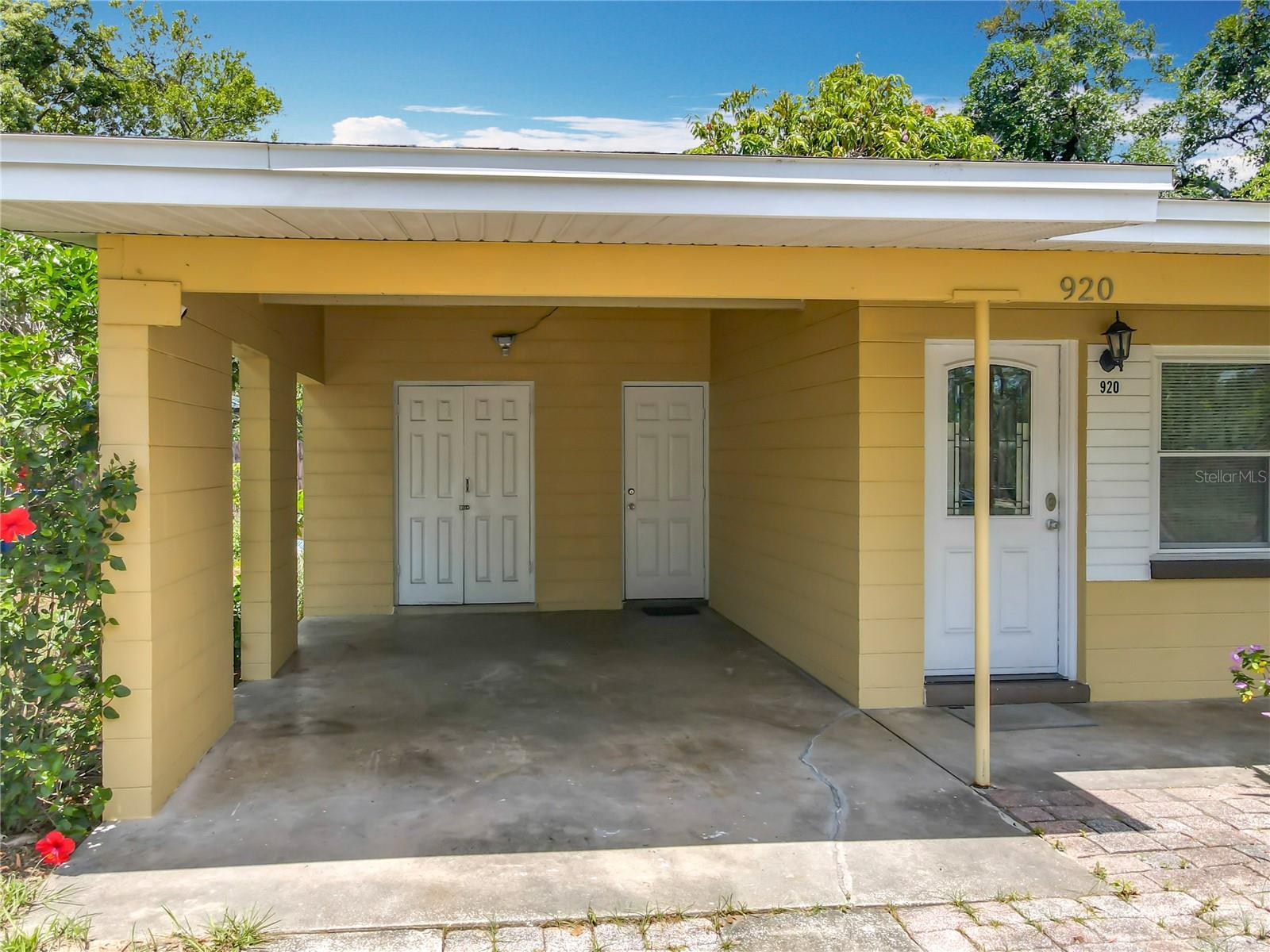 920 GLORIOSA AVENUE