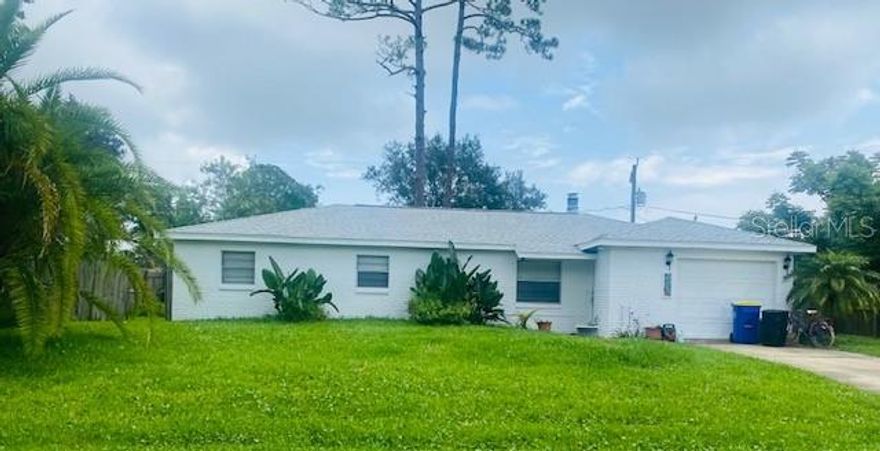 Solid 3/2 home with new roof and newer ac! Room for all your toys with big gates to back yard.
Wont last! Call today! ;Water: City
