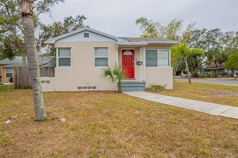 Photo of 2001 16th Street S, St Petersburg, FL 33705 (MLS # O6299278) Photo of 2001 16th Street S, St Petersburg, FL 33705 (MLS # O6299278)