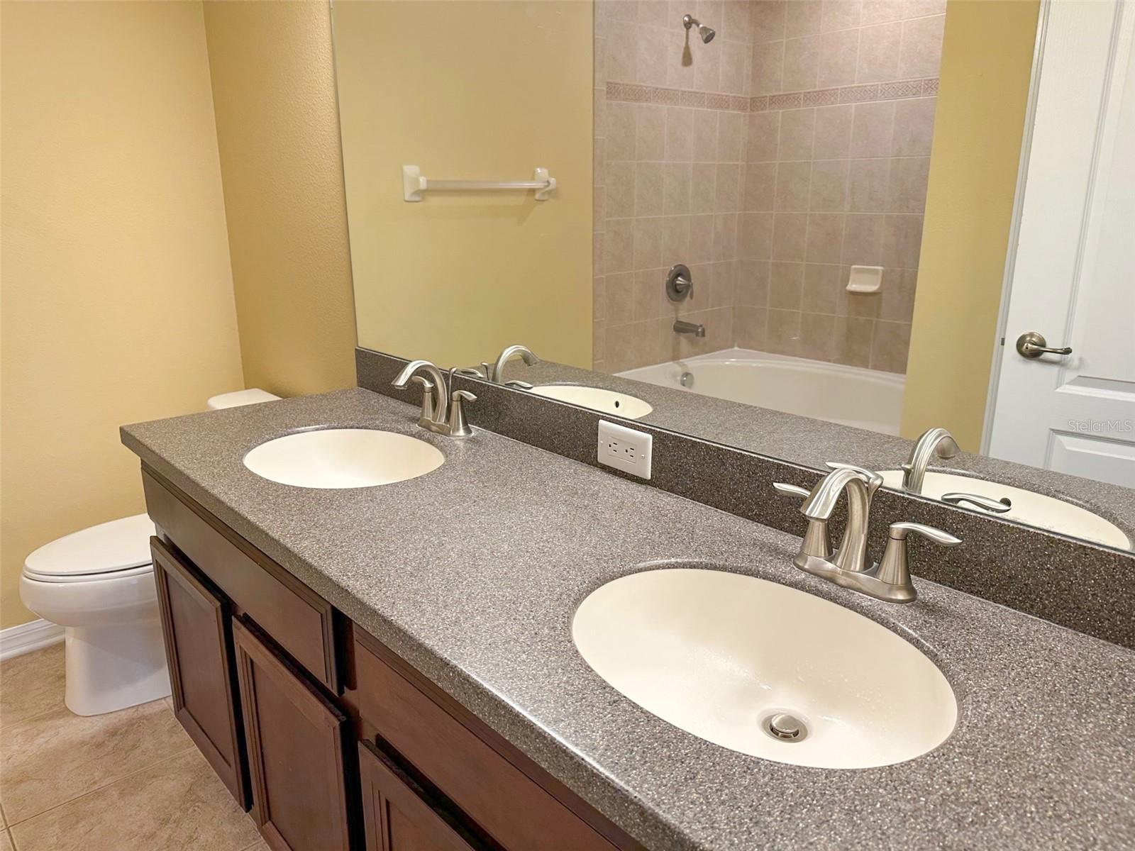 VENTANA TWNHMS AT WATERS EDGE - Residential Lease