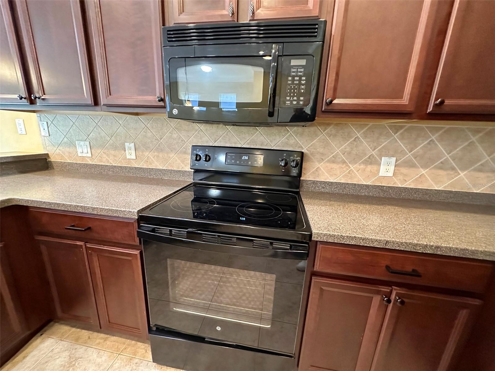 VENTANA TWNHMS AT WATERS EDGE - Residential Lease