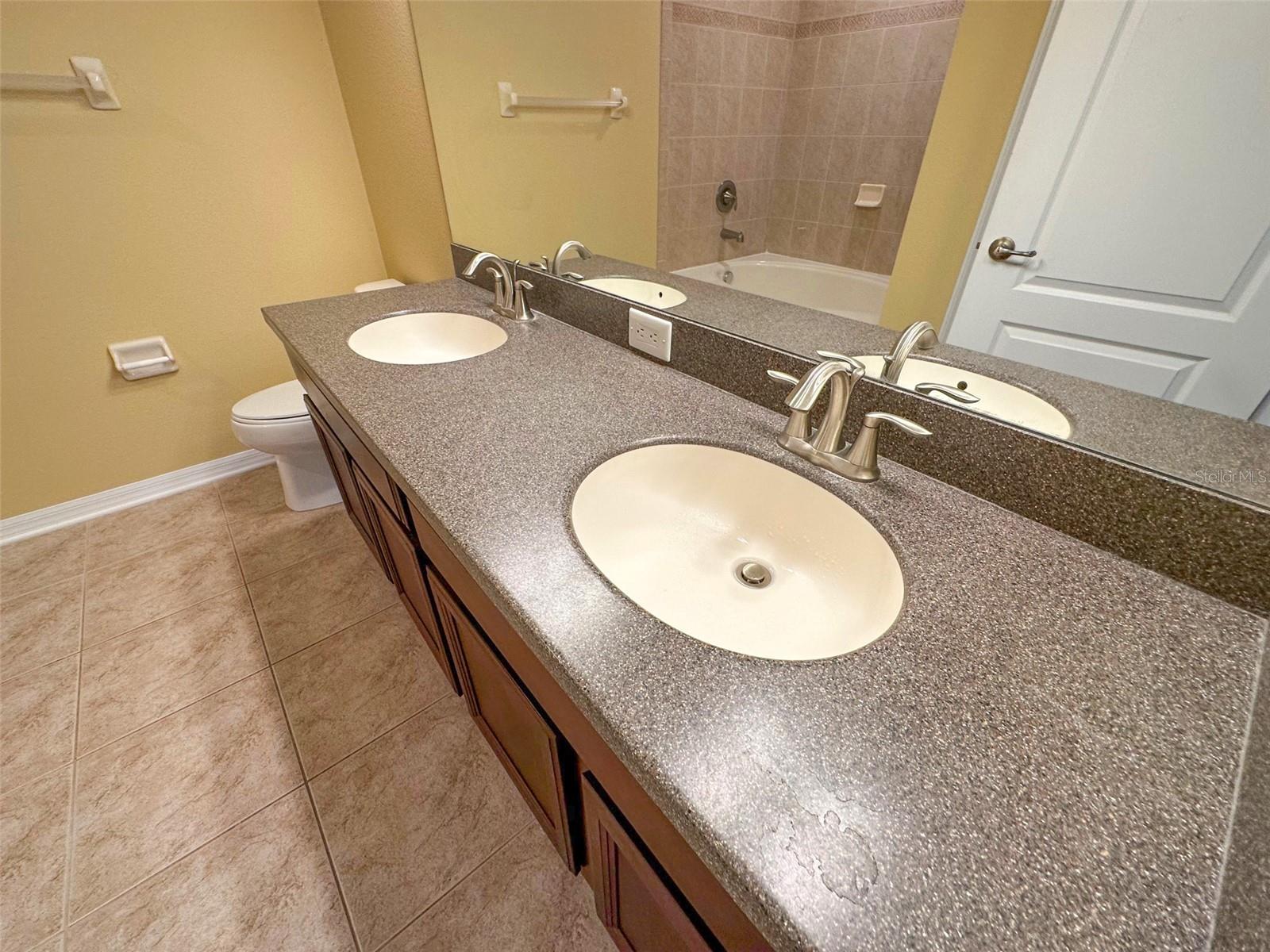 VENTANA TWNHMS AT WATERS EDGE - Residential Lease