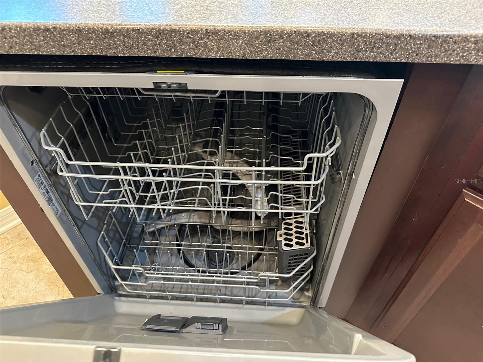 VENTANA TWNHMS AT WATERS EDGE - Residential Lease