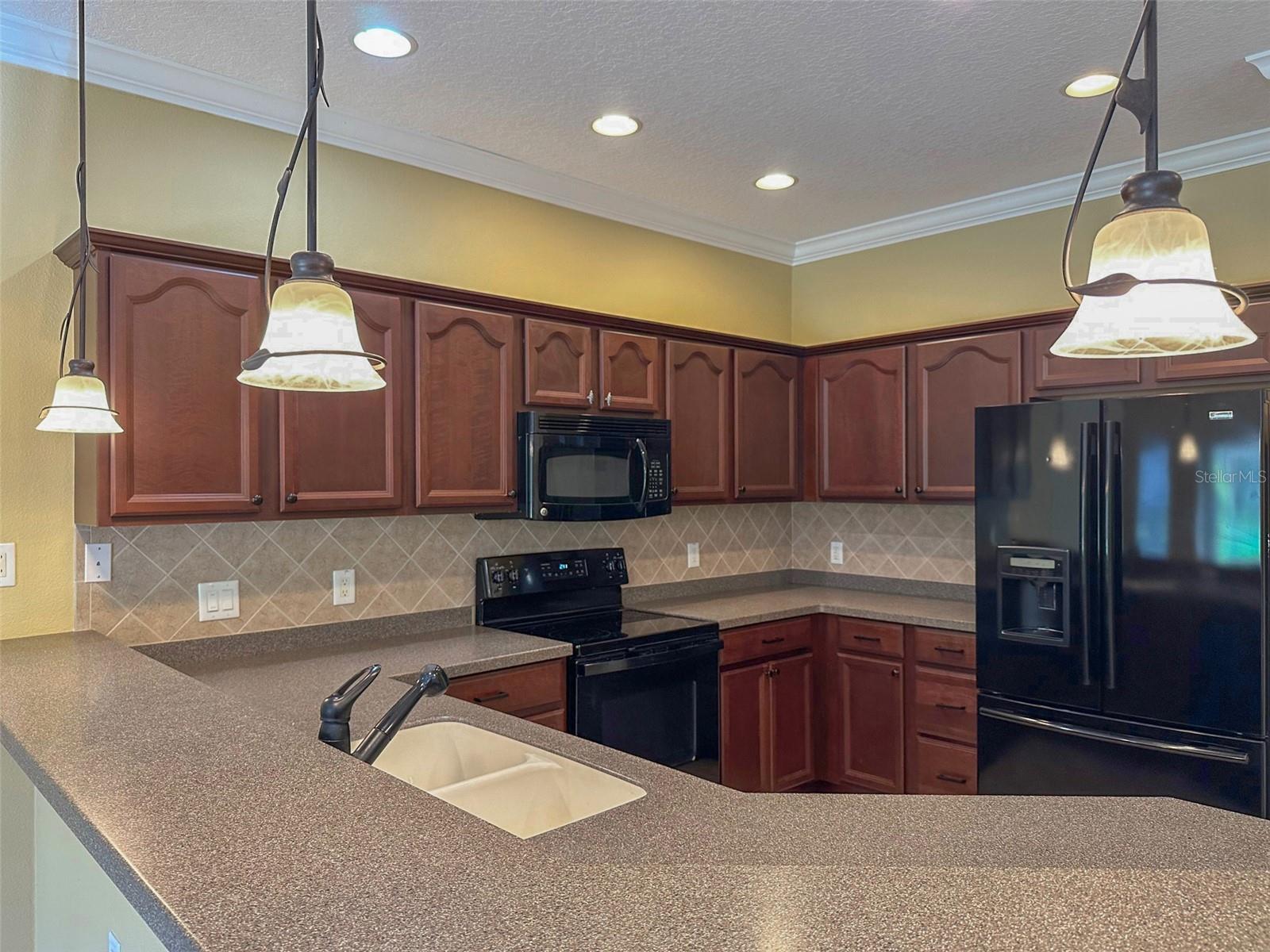 VENTANA TWNHMS AT WATERS EDGE - Residential Lease