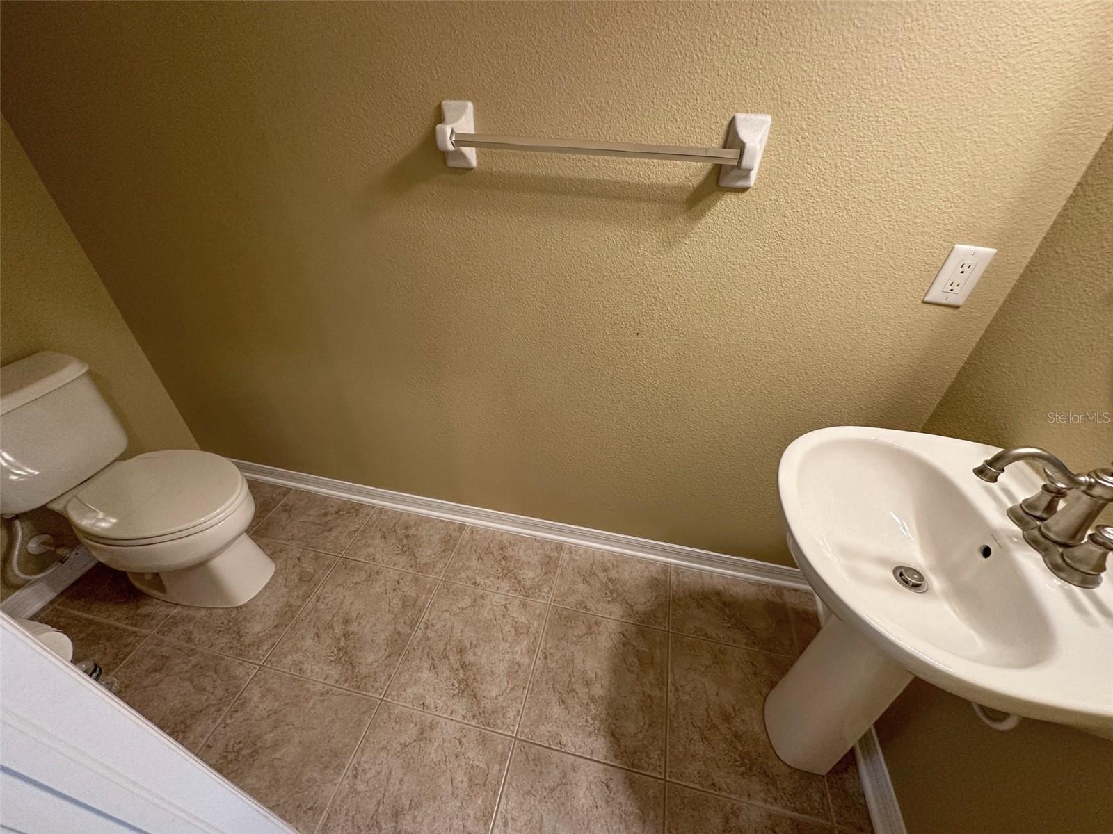 VENTANA TWNHMS AT WATERS EDGE - Residential Lease