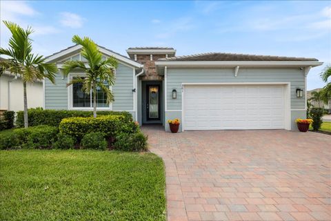 Photo of 561 Ibiza Loop, Venice, FL 34292 (MLS # A4666890)