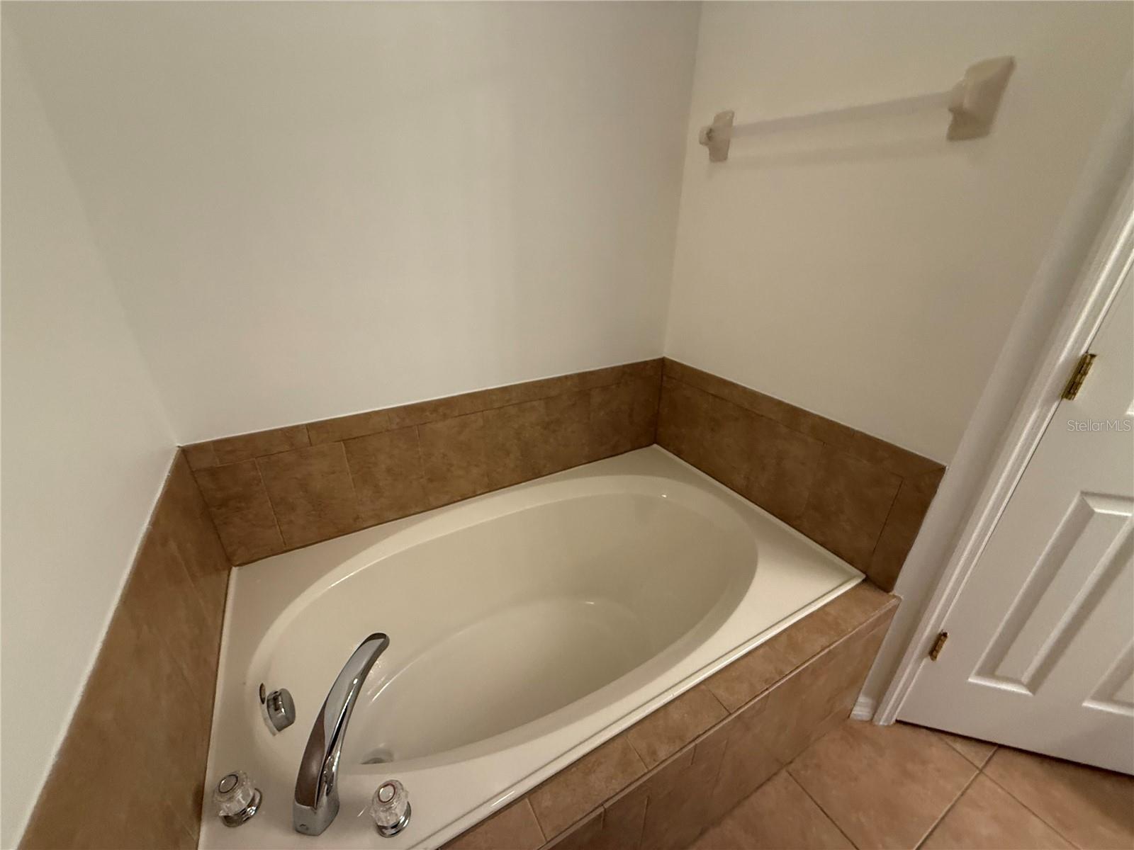 CLAYTON CROSSING TWNHMS SECOND AMD - Residential Lease