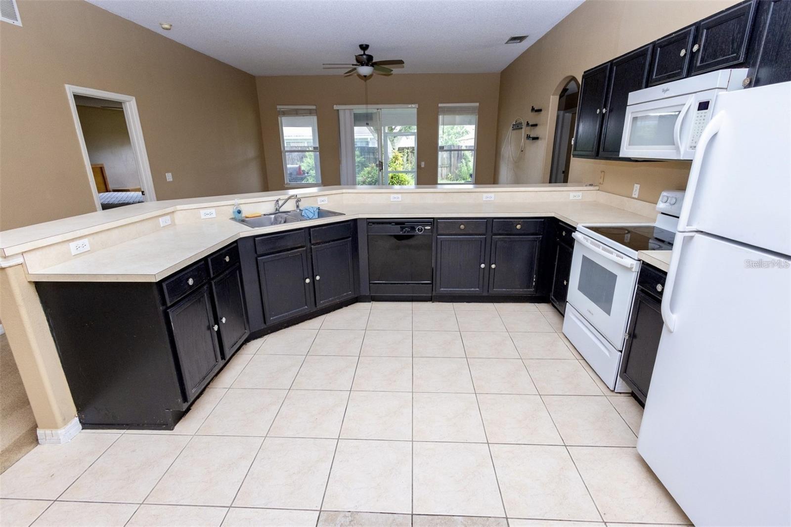818 CARROUSEL LANE