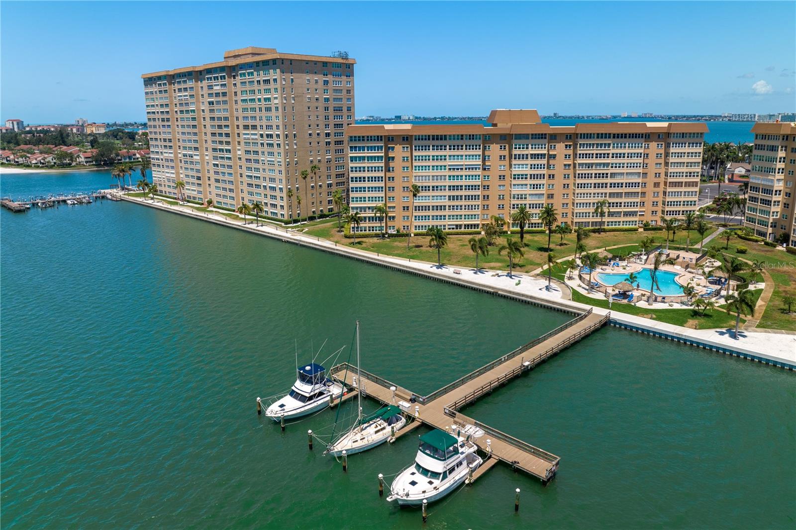 BAYWAY ISLES POINT BRITTANY FOUR - Residential