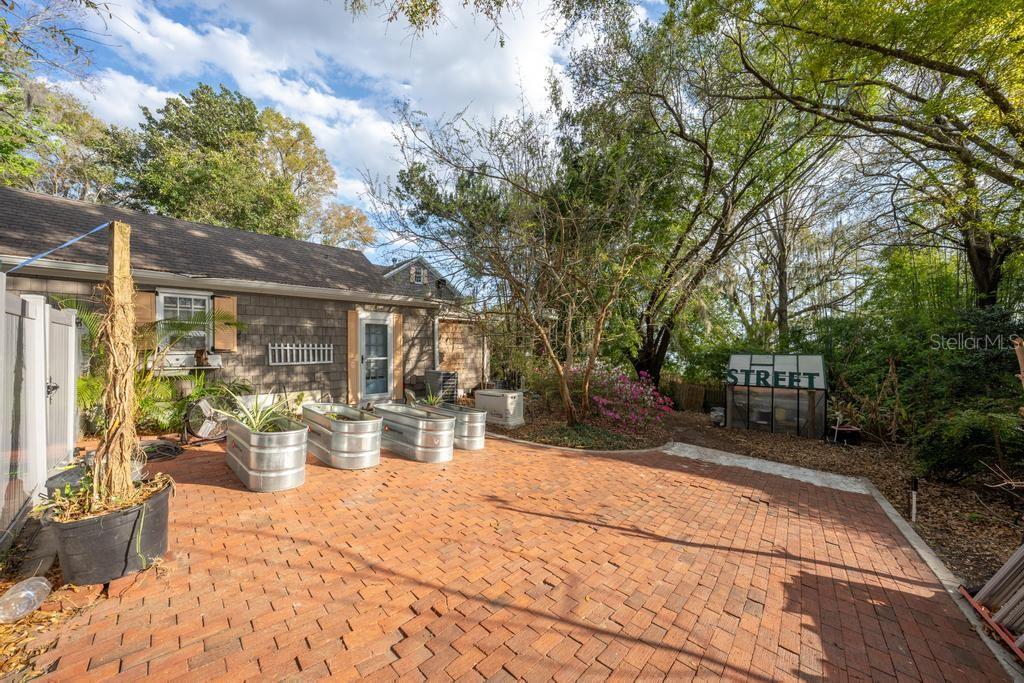 MOUNT DORA GARDNERS - Residential