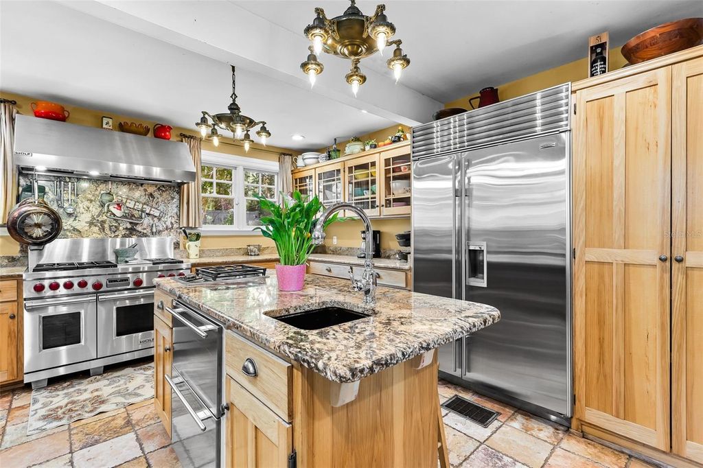 Photo of 976 Fairview Avenue, Mount Dora, FL 32757 (MLS # G5109268)