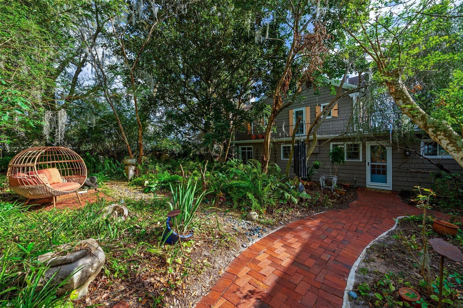 MOUNT DORA GARDNERS - Residential