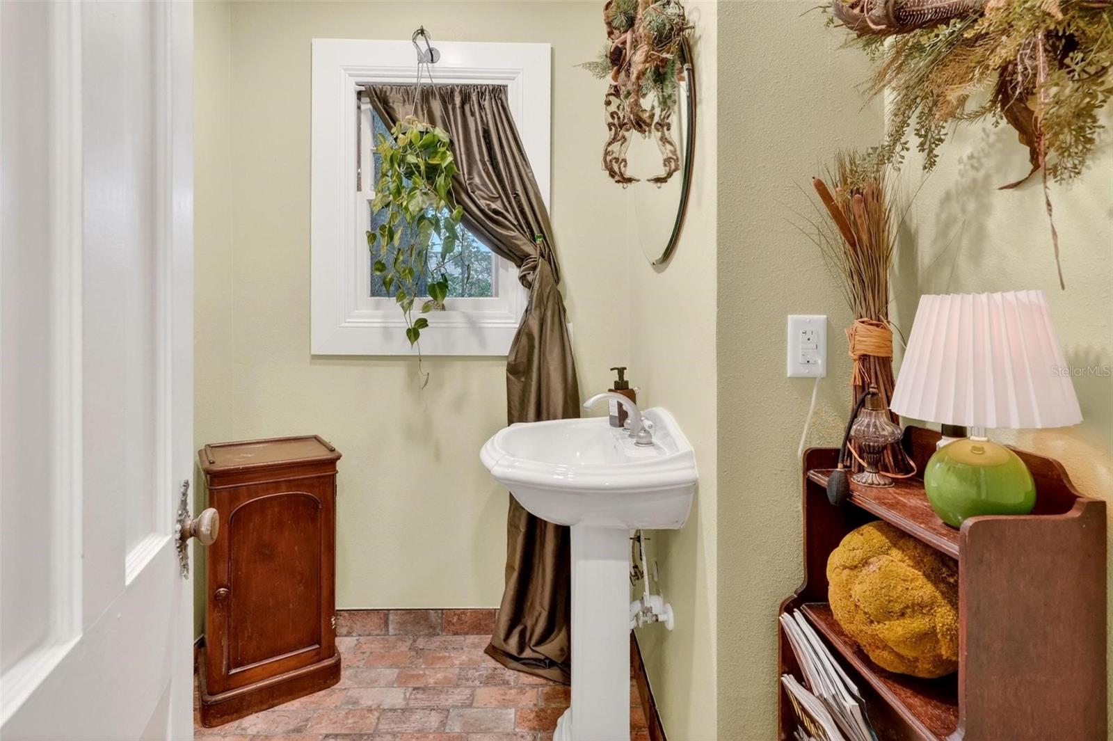 MOUNT DORA GARDNERS - Residential