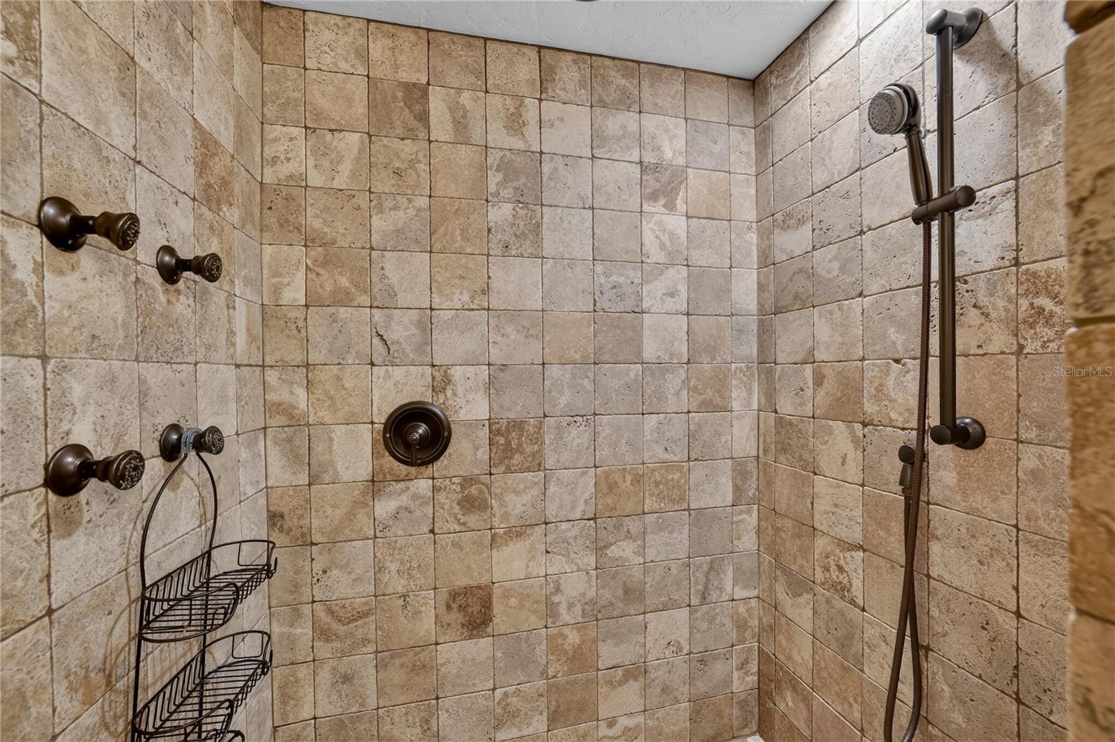 MOUNT DORA GARDNERS - Residential