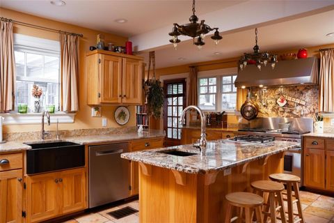 Tiny photo for 976 Fairview Avenue, Mount Dora, FL 32757 (MLS # G5109268)