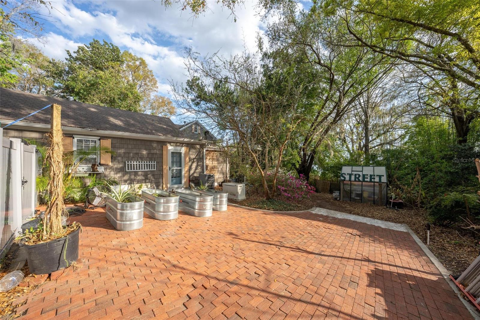 MOUNT DORA GARDNERS - Residential