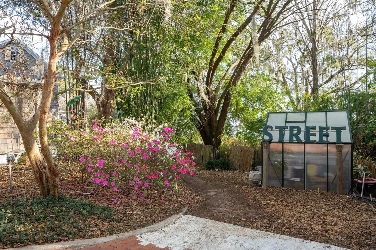 MOUNT DORA GARDNERS - Residential