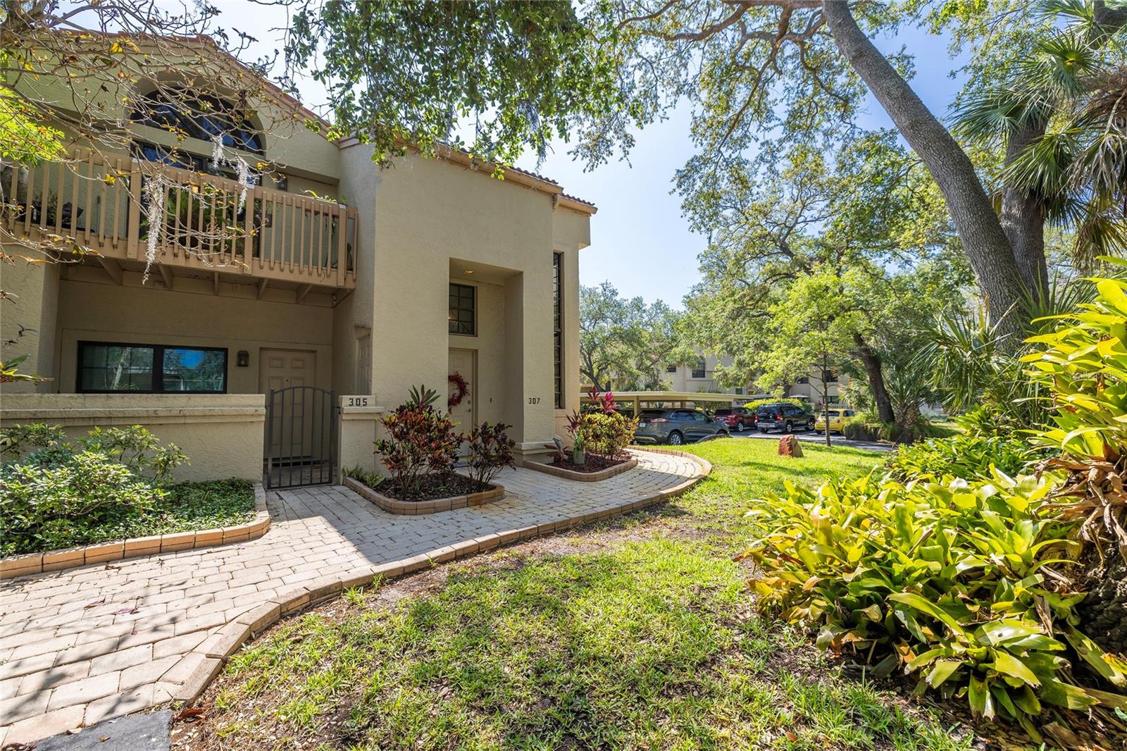 307 LOS PRADOS DRIVE 307