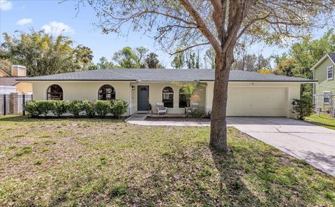 Photo of 980 Glenview Circle, Winter Garden, FL 34787 (MLS # V4947754)