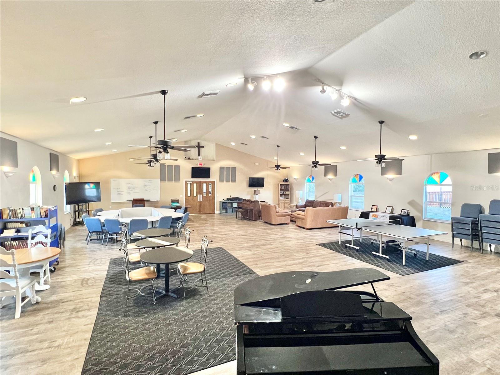 TEE & GREEN ESTATES 1ST ADD - Commercial Sale