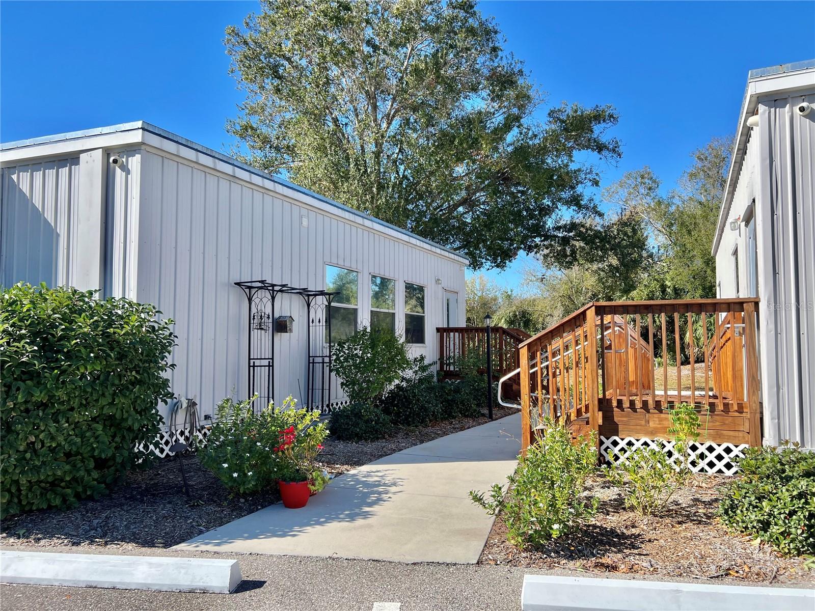 TEE & GREEN ESTATES 1ST ADD - Commercial Sale