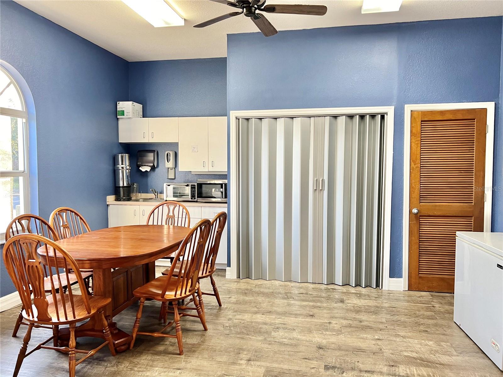 TEE & GREEN ESTATES 1ST ADD - Commercial Sale