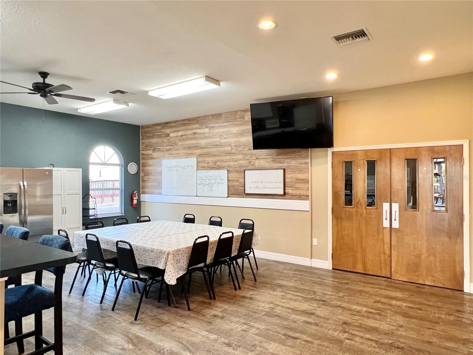 TEE & GREEN ESTATES 1ST ADD - Commercial Sale