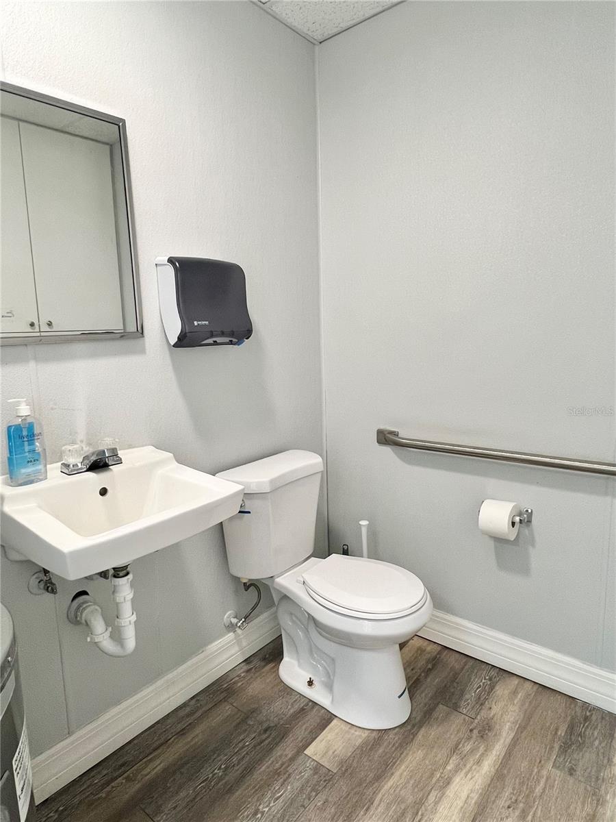 TEE & GREEN ESTATES 1ST ADD - Commercial Sale