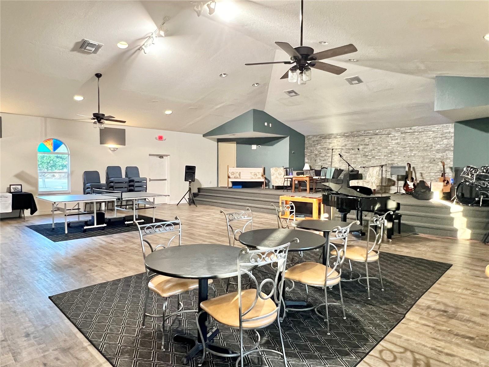 TEE & GREEN ESTATES 1ST ADD - Commercial Sale