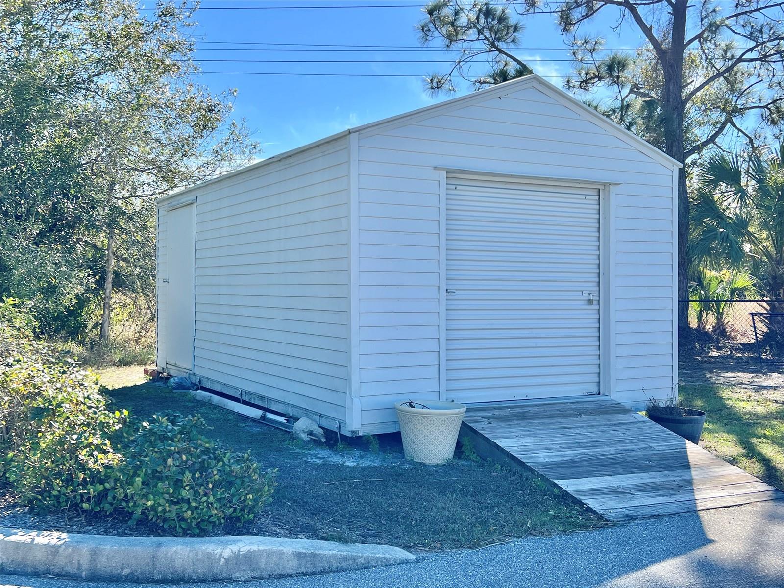 TEE & GREEN ESTATES 1ST ADD - Commercial Sale