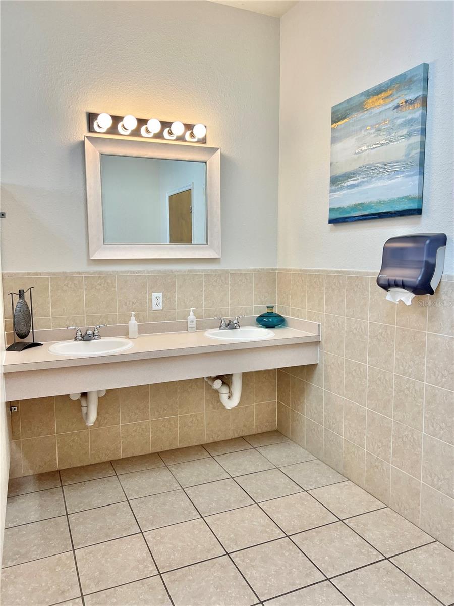 TEE & GREEN ESTATES 1ST ADD - Commercial Sale