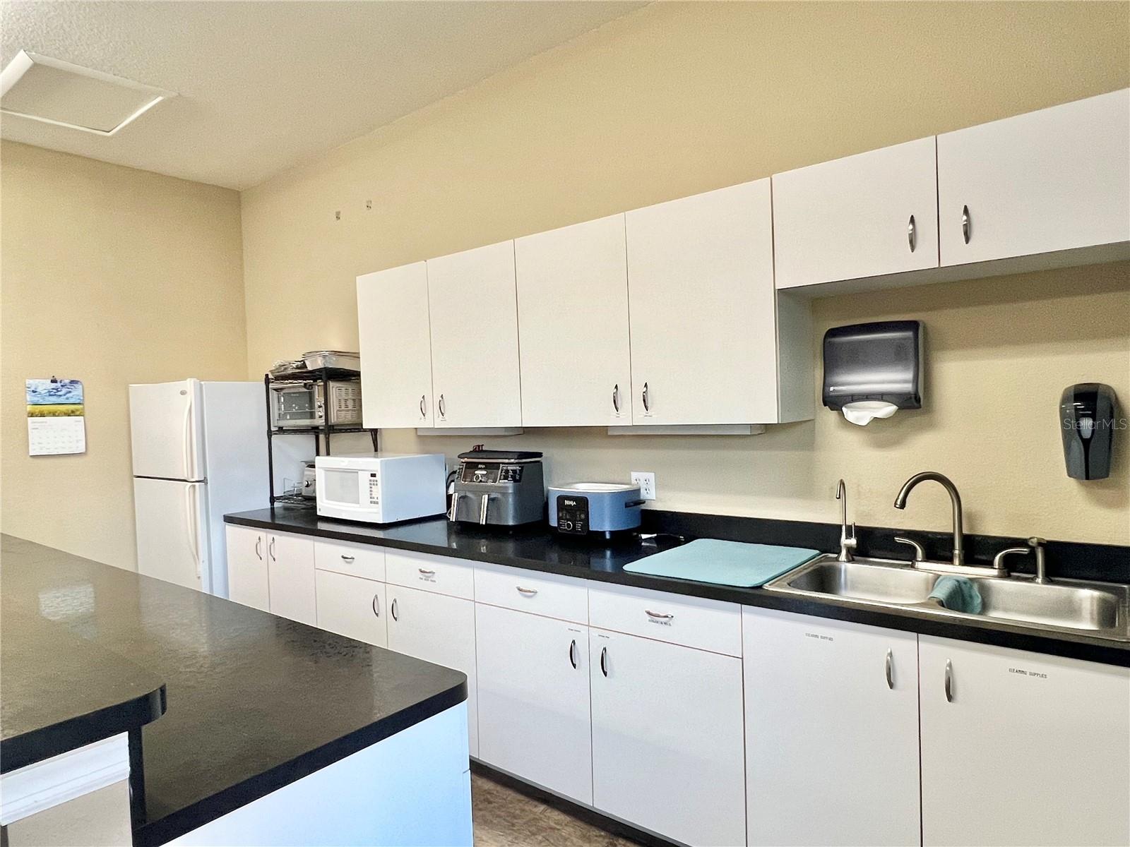 TEE & GREEN ESTATES 1ST ADD - Commercial Sale