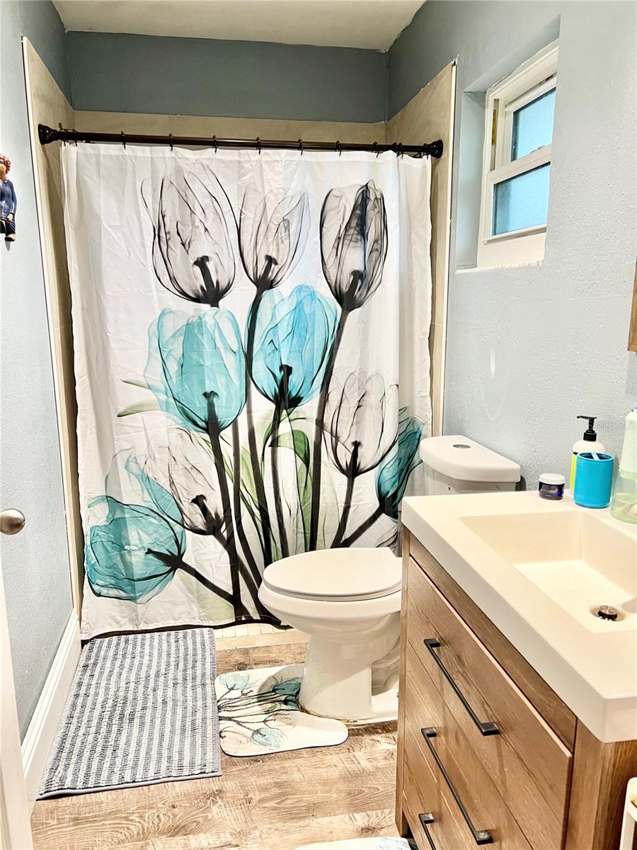 TEE & GREEN ESTATES 1ST ADD - Commercial Sale