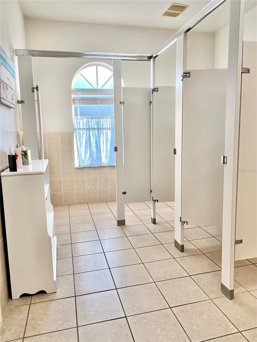 TEE & GREEN ESTATES 1ST ADD - Commercial Sale