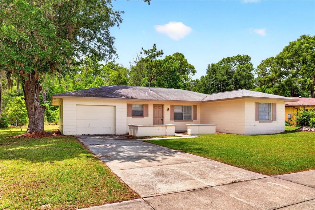 Photo of 14676 SW 43rd Court Rd, Ocala, FL 34473 (MLS # OM724663)